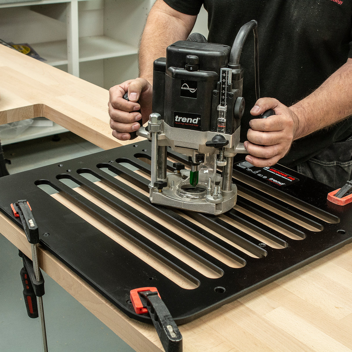 Trend Drainer Groove Routing Jig for Plunge Routers